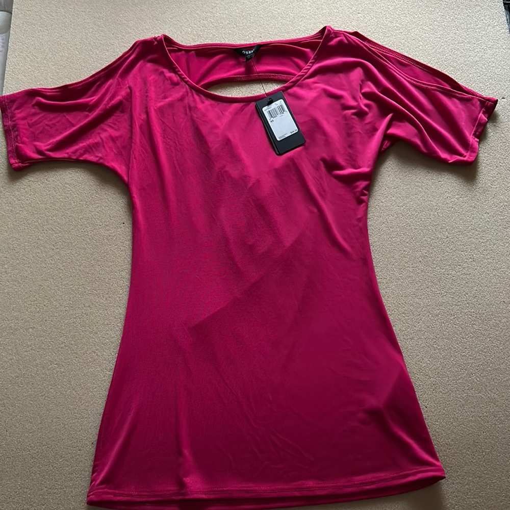Guess Fuchsia Back and Sleeve Cutout Top (XS) - New